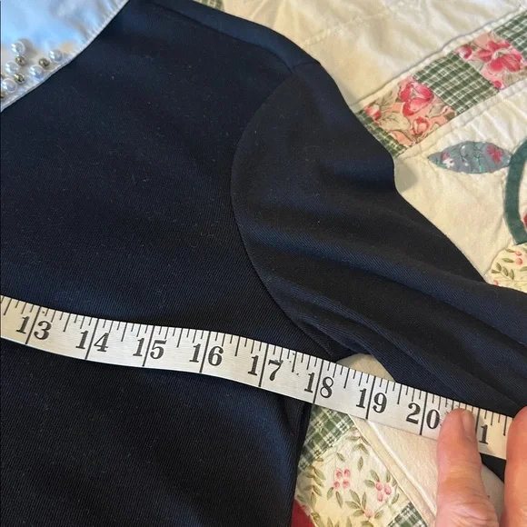 Elegant Black Top with Embellished Collar size small nwot - Picture 4 of 9